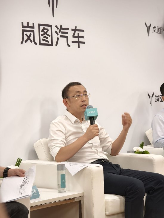 如何配资 岚图汽车CEO卢放：大家不要迷信外资品牌，我们可以喊出是最好的满血华系车